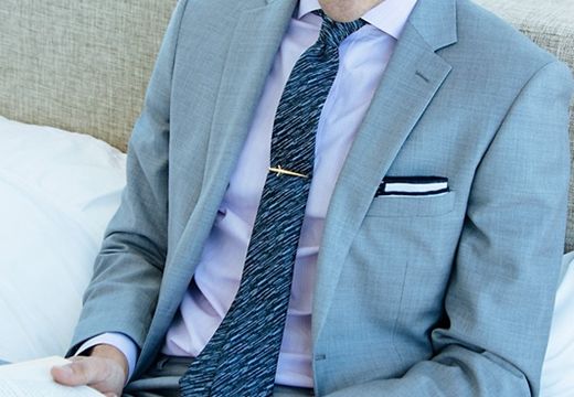 如何选择一款适合你的男士领带夹-[汉森领带]